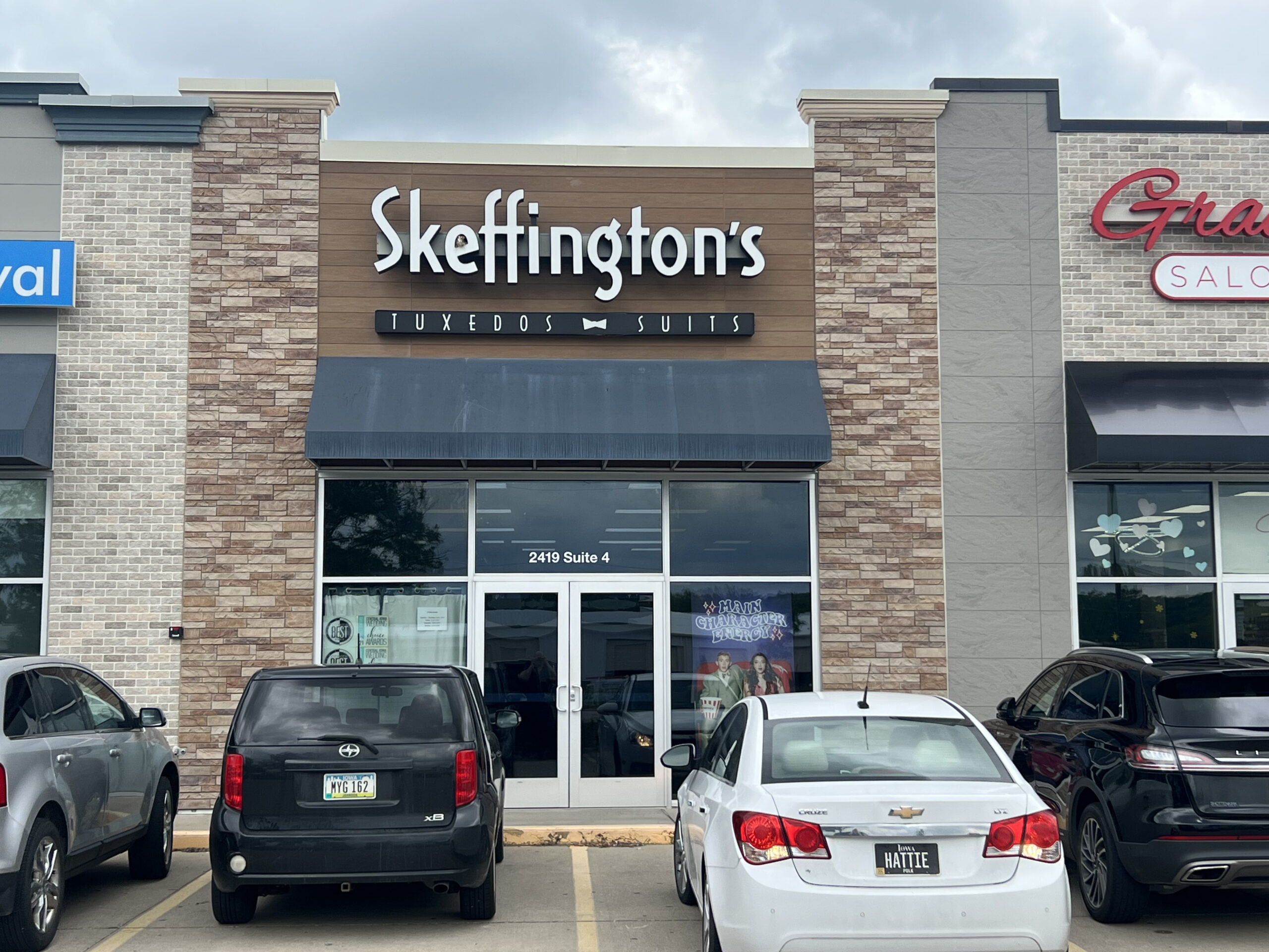 Coralville, Iowa Skeffington's Formal Wear Store front entrance