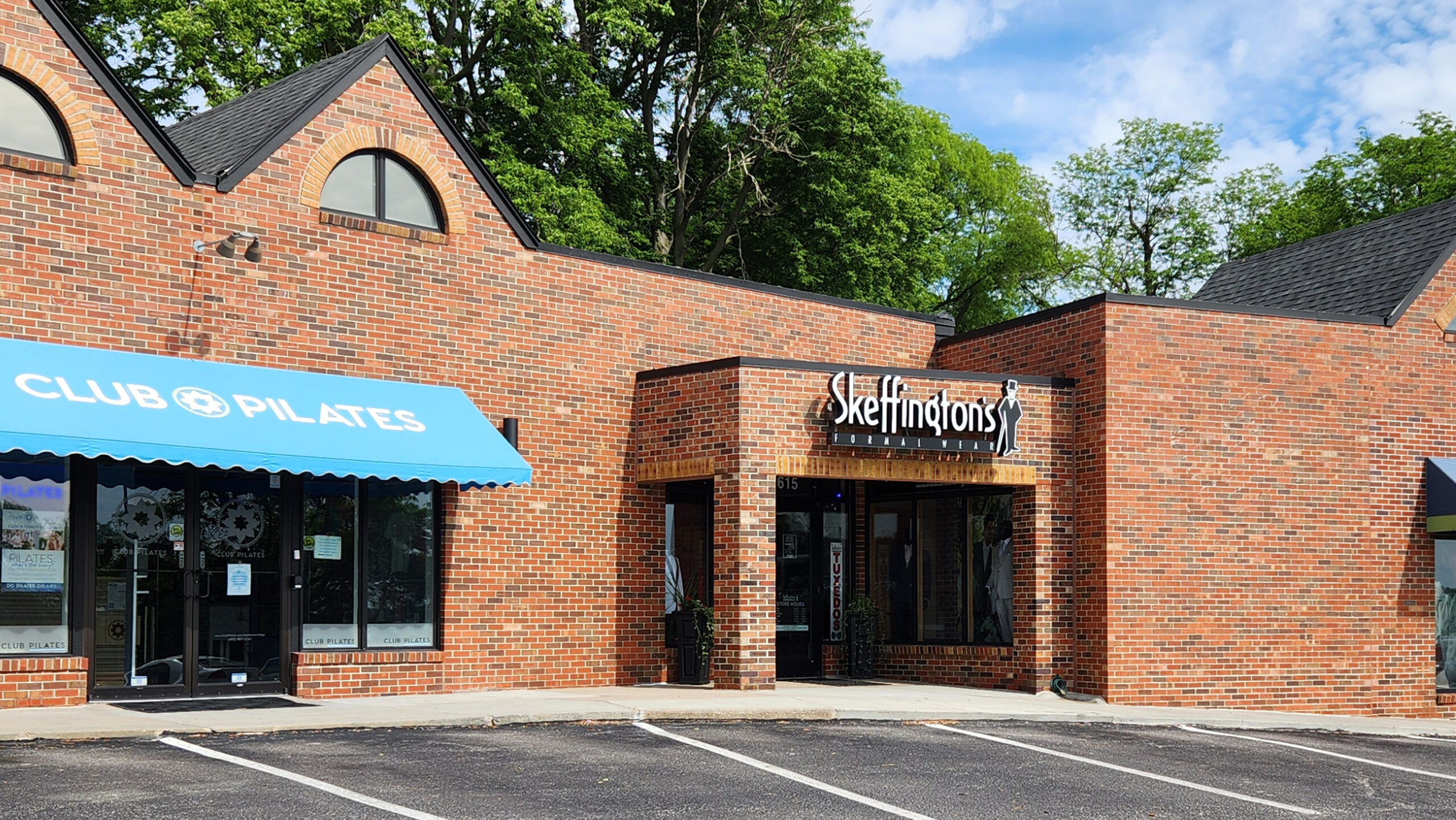 Omaha, Nebraska, Skeffington's Formal Wear Store front entrance